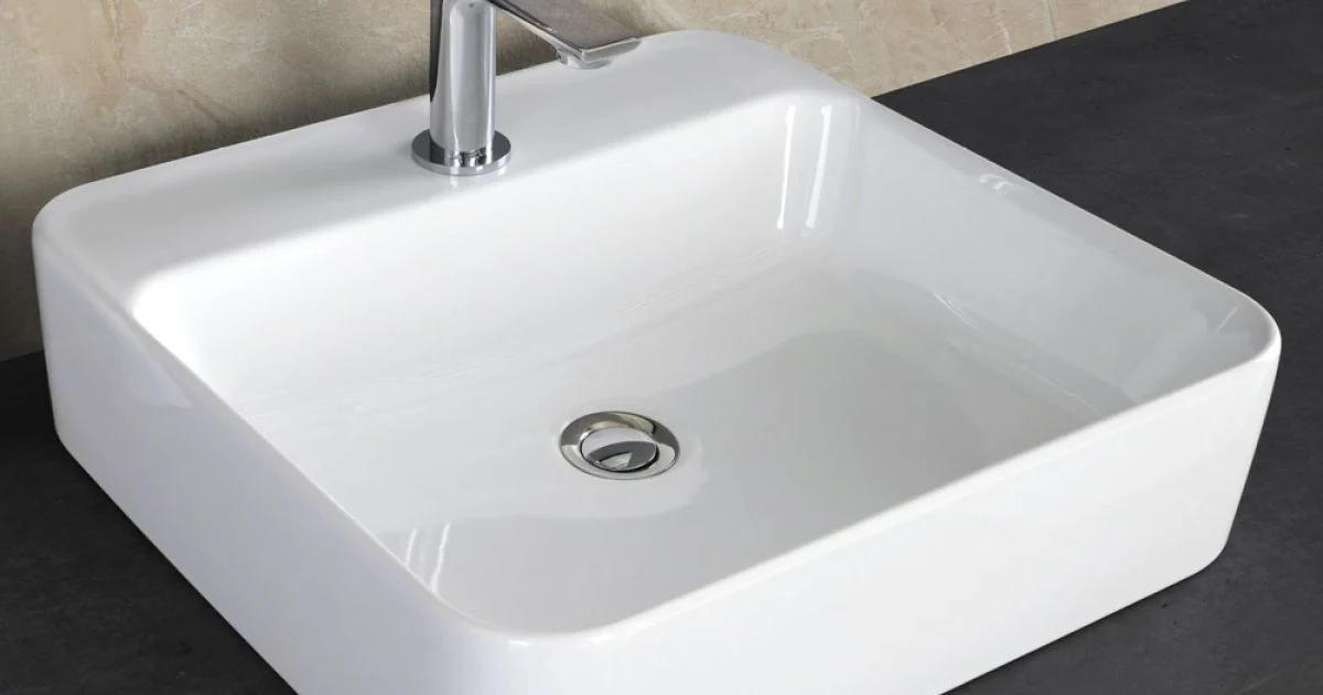 Lavabo da Appoggio Squadrato in Ceramica Bianca e Foro Rubinetteria - Aster