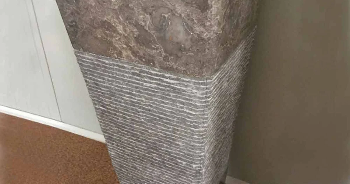 Lavabo grigio a colonna di design in pietra naturale Taffy,pezzo unico