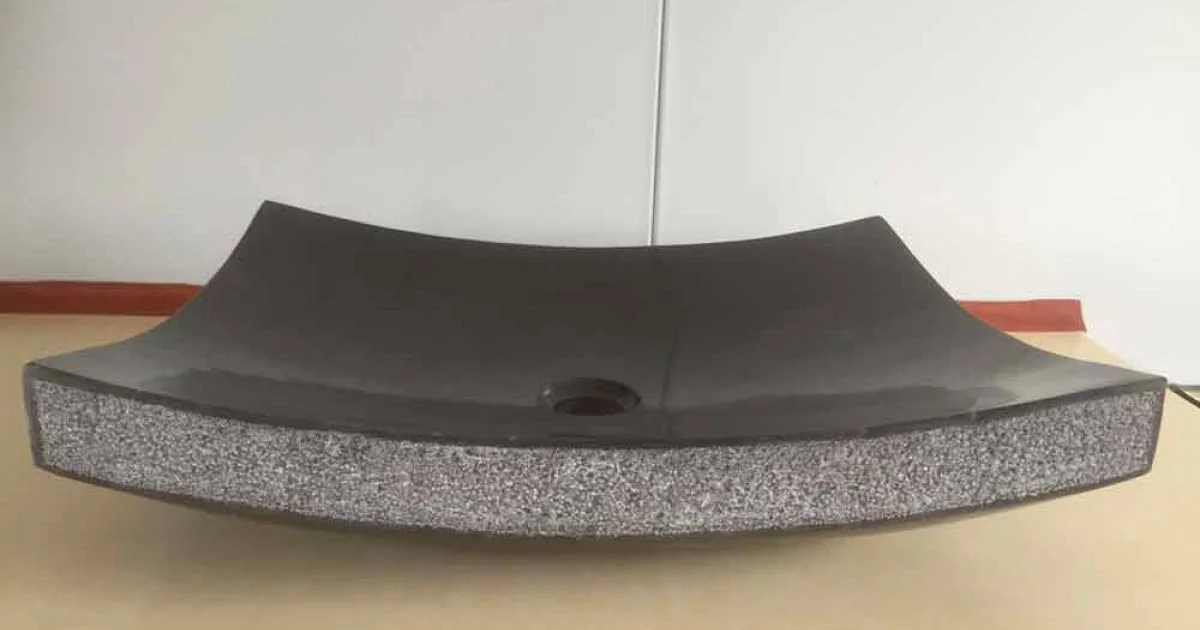 Lavabo nero da appoggio per bagno in pietra naturale Love, pezzo unico