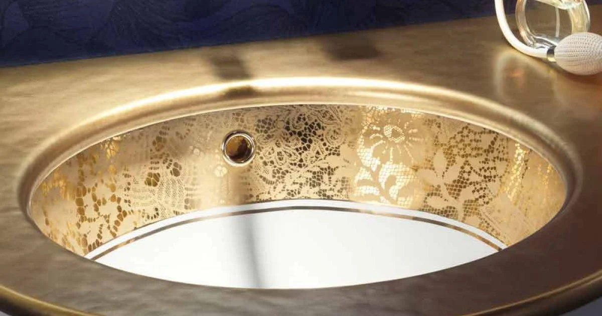 Lavabo sottopiano in fire clay e oro fatto a mano in Italia, Egeo