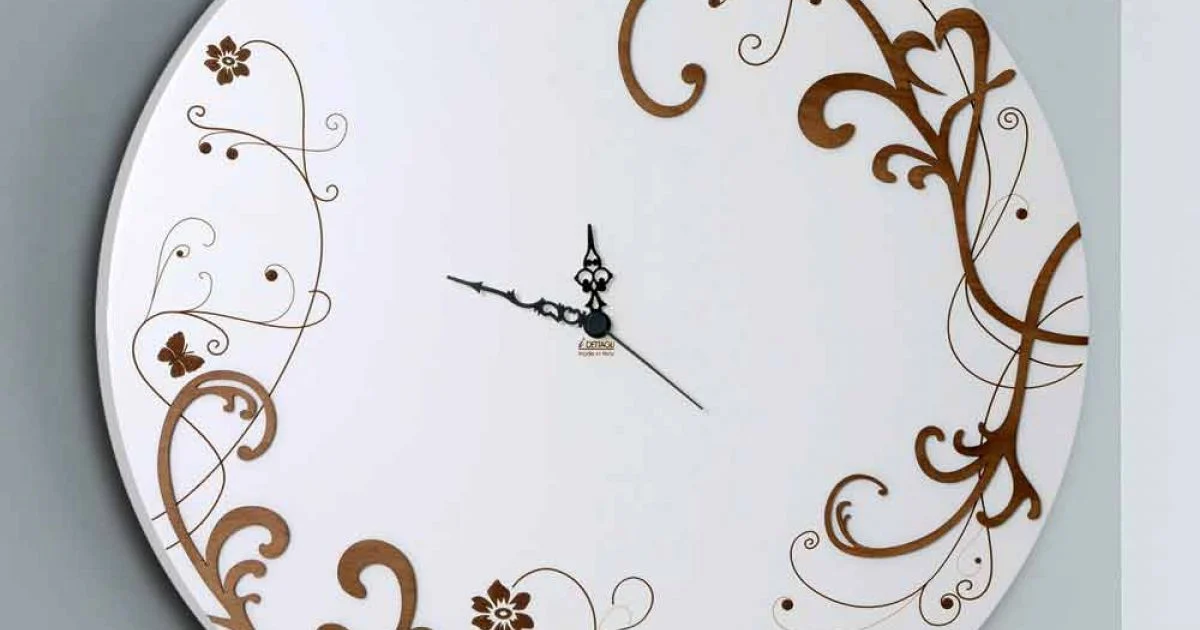 Orologio da Muro Moderno e Rotondo in Legno con Decori di Design - Season