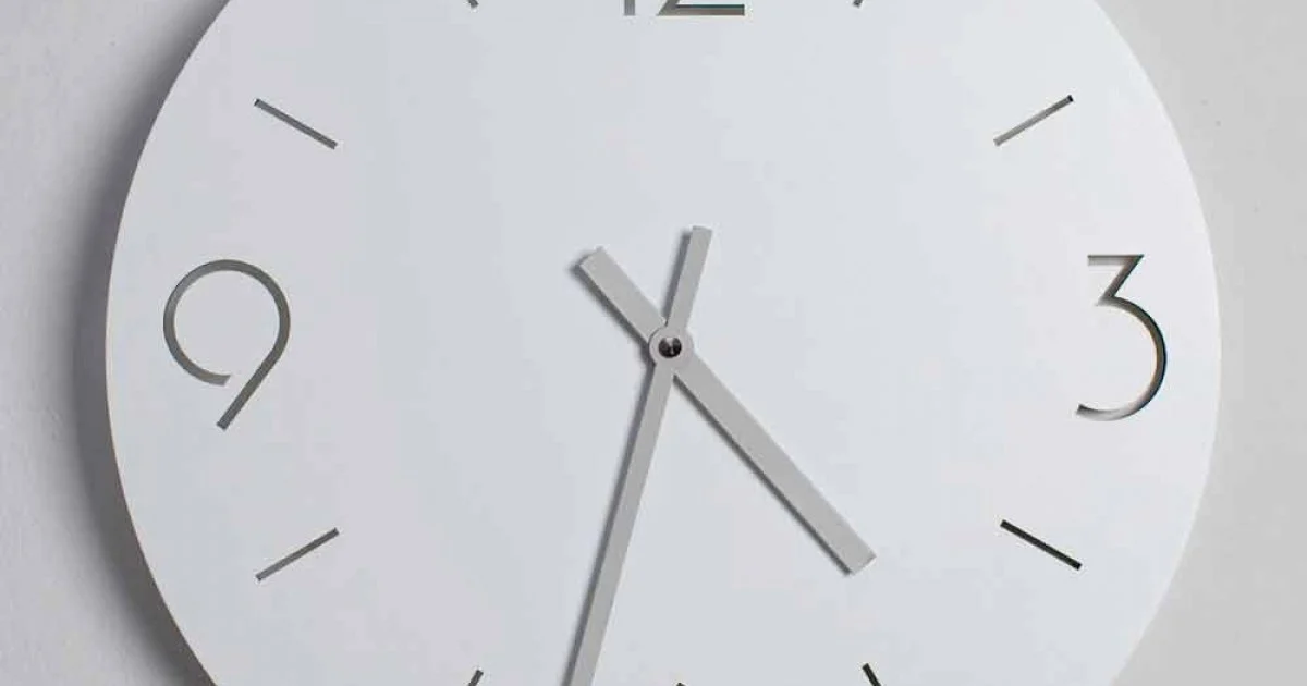 Orologio da Parete Bianco di Design Classico in Legno Rotondo - Settimio