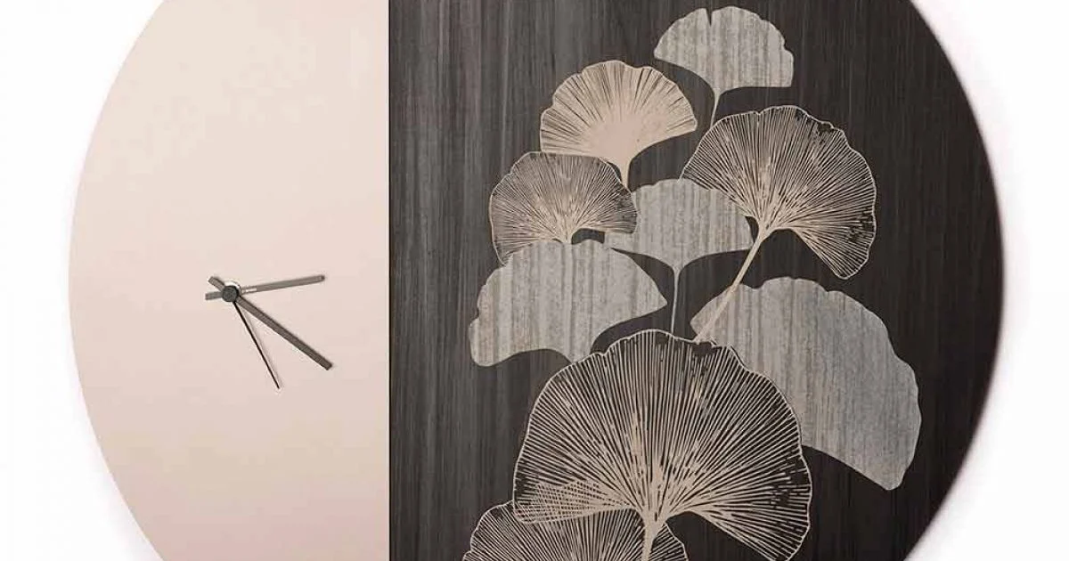 Orologio da Parete in Legno Tondo di Design con Decori, 2 Finiture, Made in Italy - Ginkgo