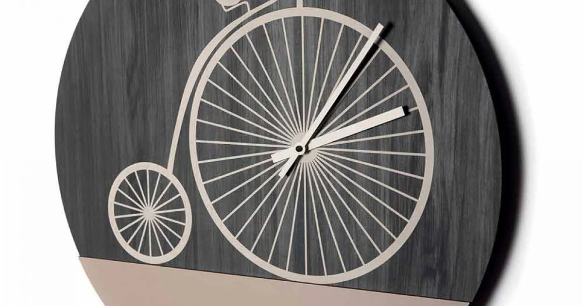 Orologio da Parete di Design in Legno Tondo in 2 Finiture, Made in Italy - Byko
