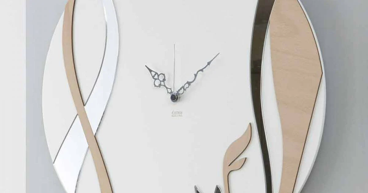 Orologio da Parete Moderno e Rotondo dal Design in Legno Decorato - Armonio