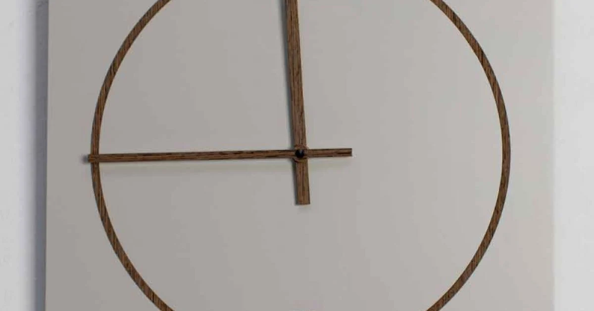 Orologio da Parete Quadrato e Moderno Design in Legno Beige e Marrone - Tabata