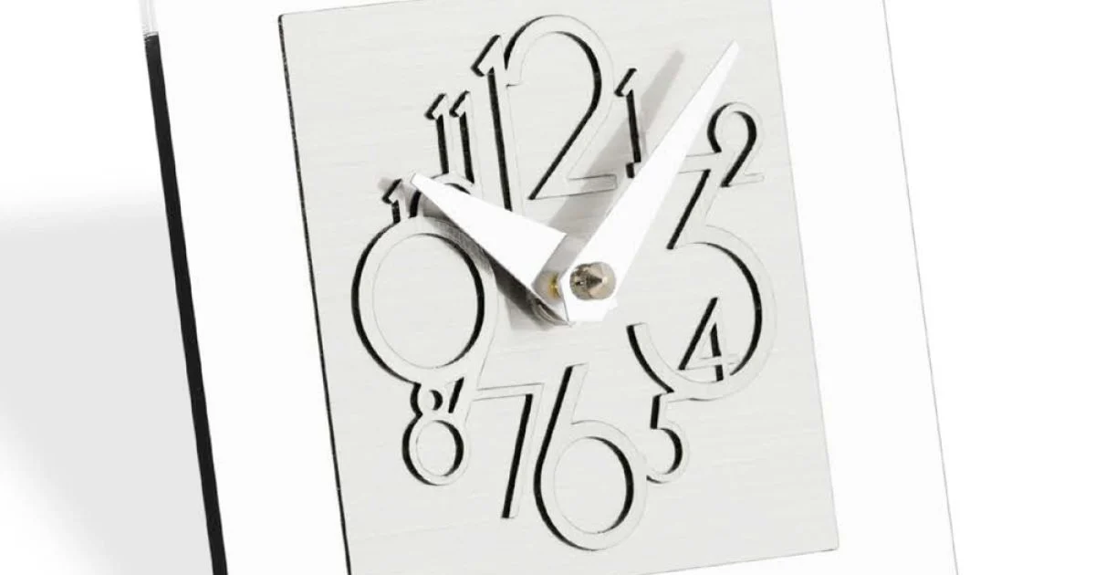 Orologio in Metacrilato Trasparente e Dettagli Cromatici Made in Italy - Hilly