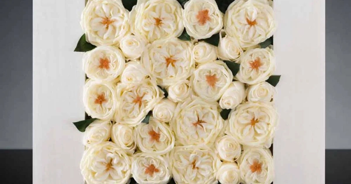 Pannello Decorativo da Parete in Metallo e Rose Bianche Made in Italy - Rosina