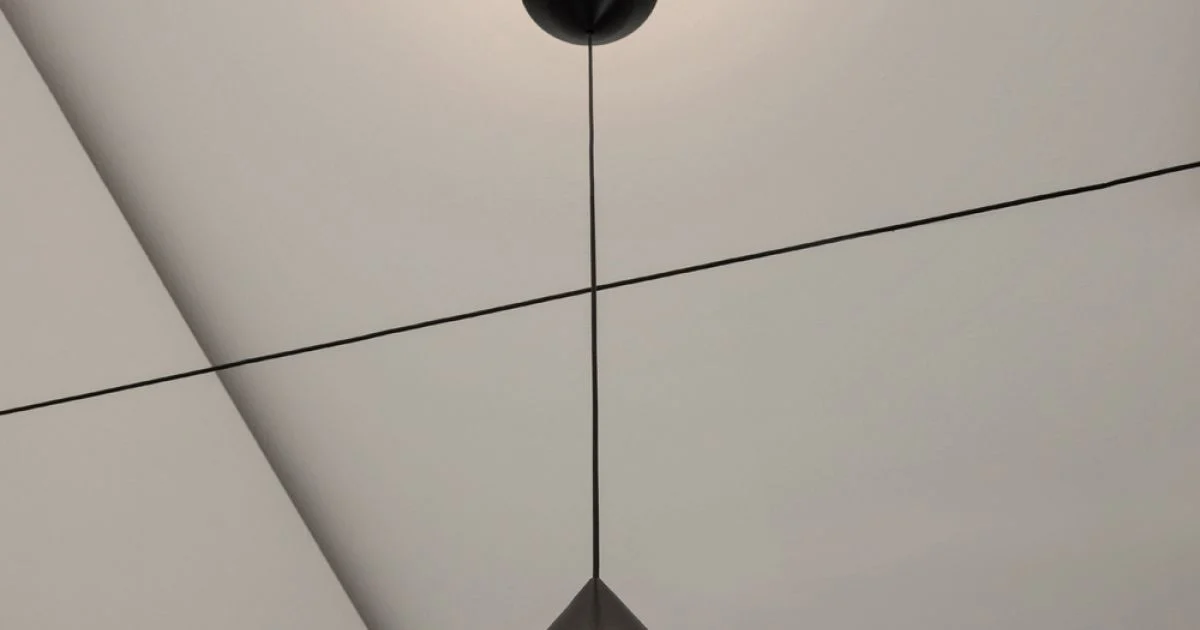 Piantana a Filo in Alluminio Nero e Doppio Cono Design Minimale - Mercado