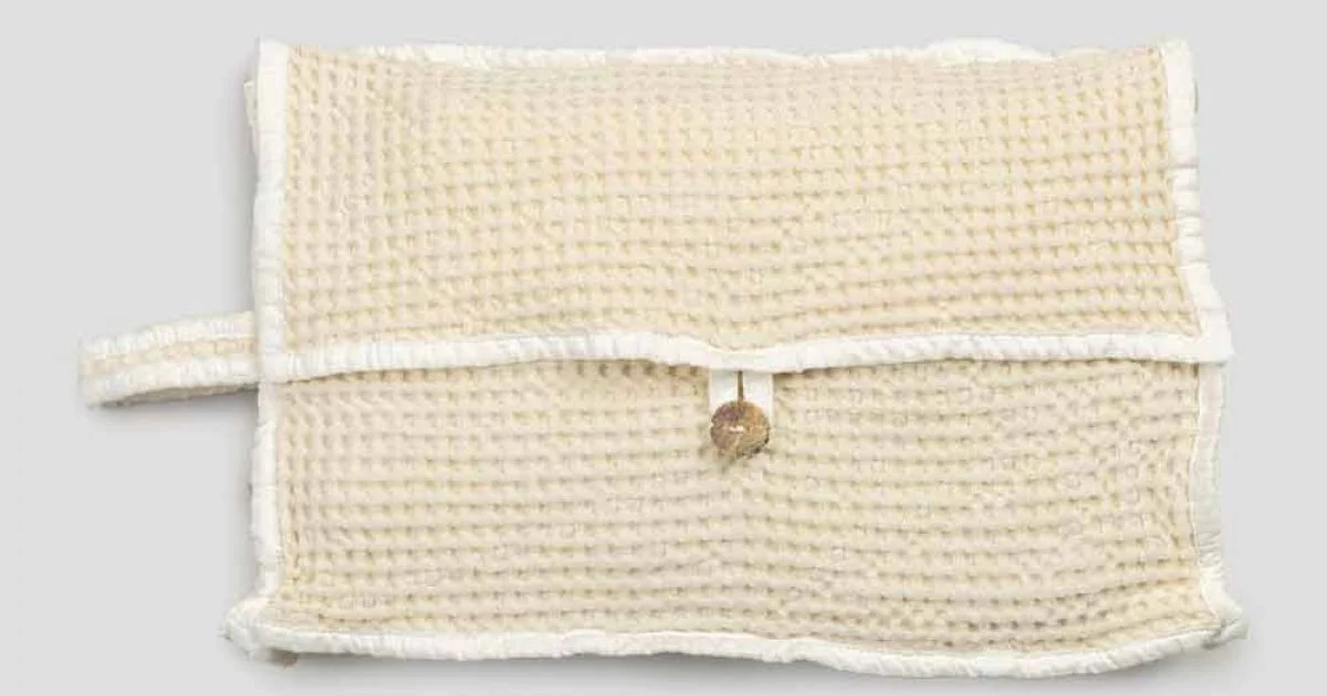 Pochette in Cotone Nido d'Ape Bianco Naturale con Bottone Madreperla - Anteha