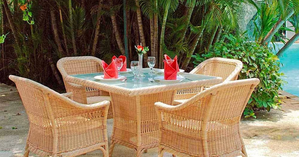 Poltrona da giardino in polietilene intrecciato a mano Chad