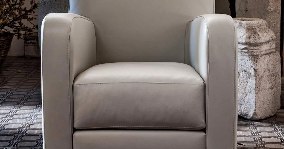 Poltrona da Salotto in Legno, Poliuretano Espanso e Metallo Made in Italy - Burlesco