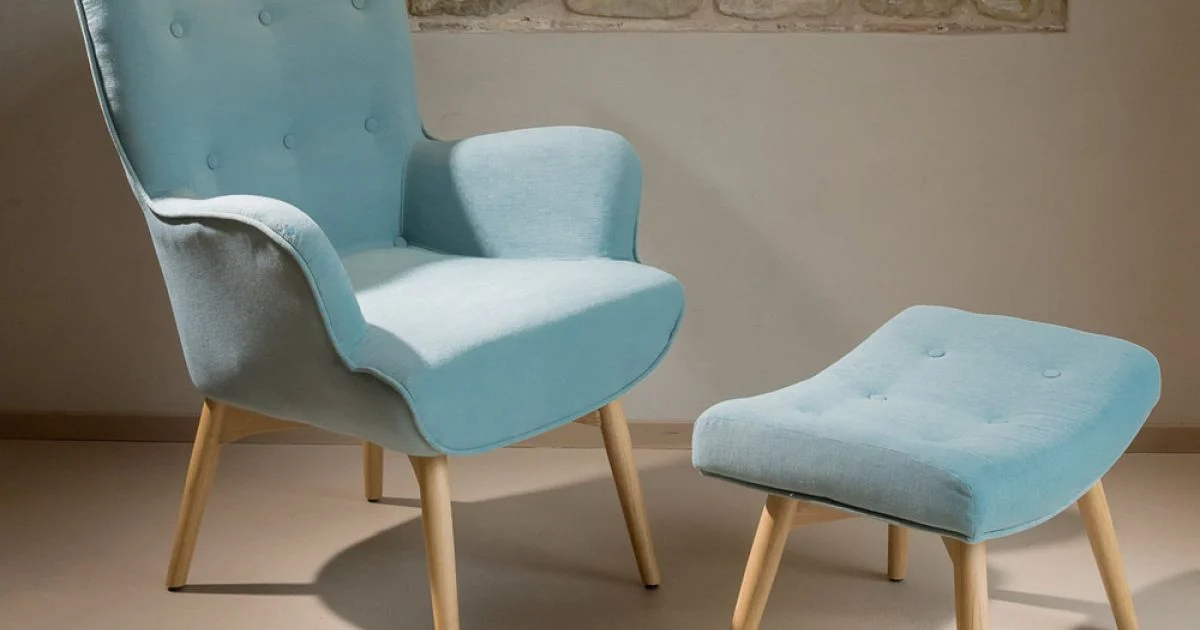 Poltrona + pouf in Legno e Tessuto Misto Cotone - Ailano