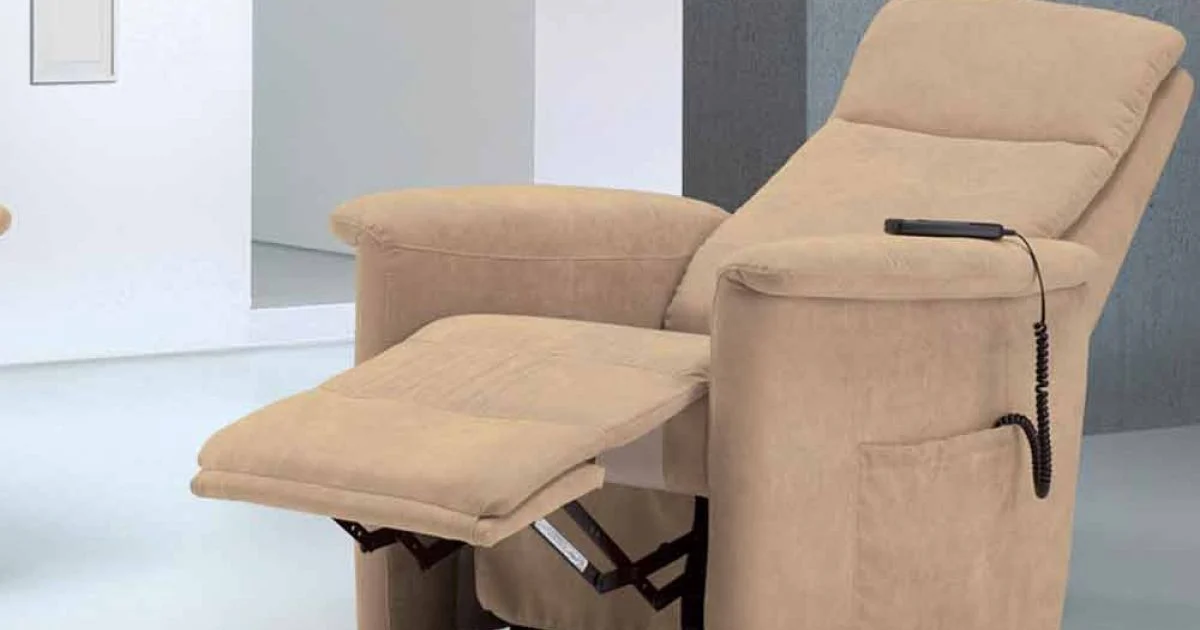 Poltrona relax alzapersona di design Via Firenze 2 motori, realizzata in Italia