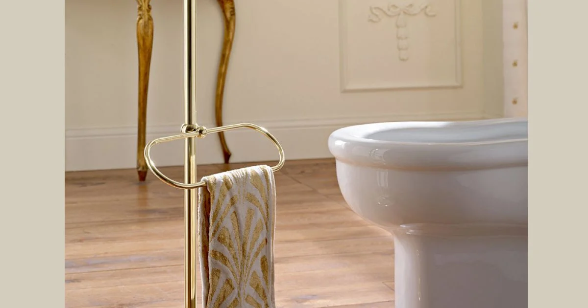 Porta Asciugamani da Terra con Portasapone in Ottone e Ceramica Vintage – Rouen