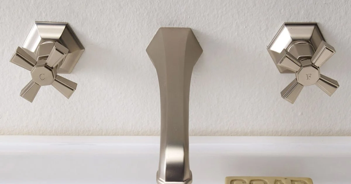 Rubinetteria Lavabo a Muro Design VIntage in Ottone Made in Italy – Silvana