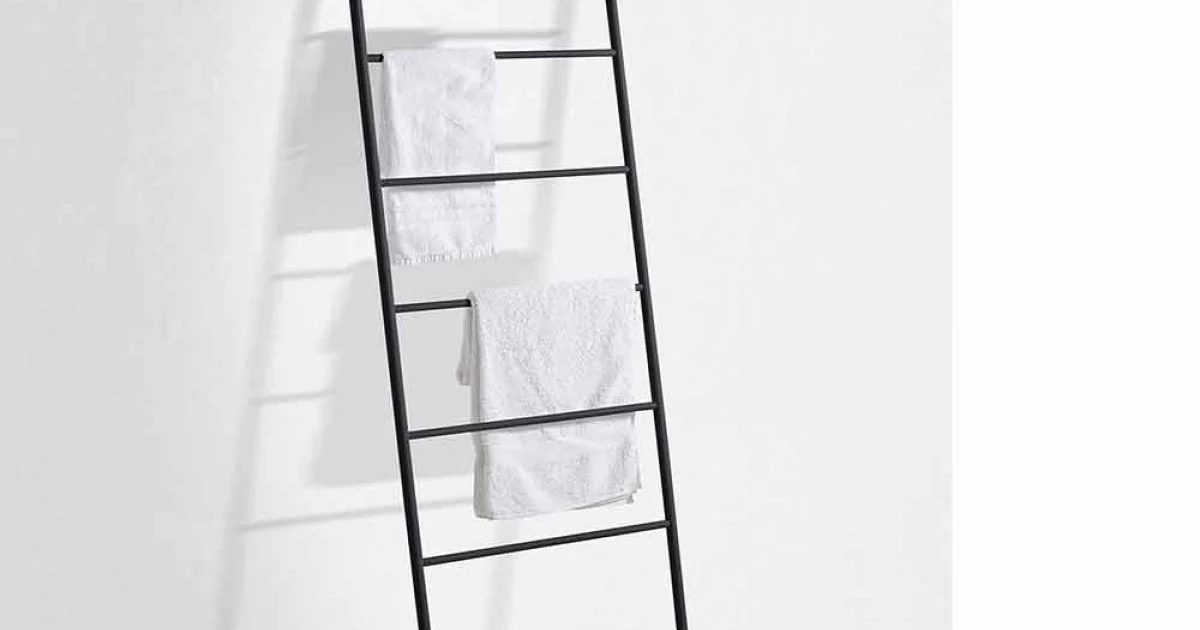 Scala Porta Asciugamani di Design Moderno in Metallo Bianco o Nero – Oppalà