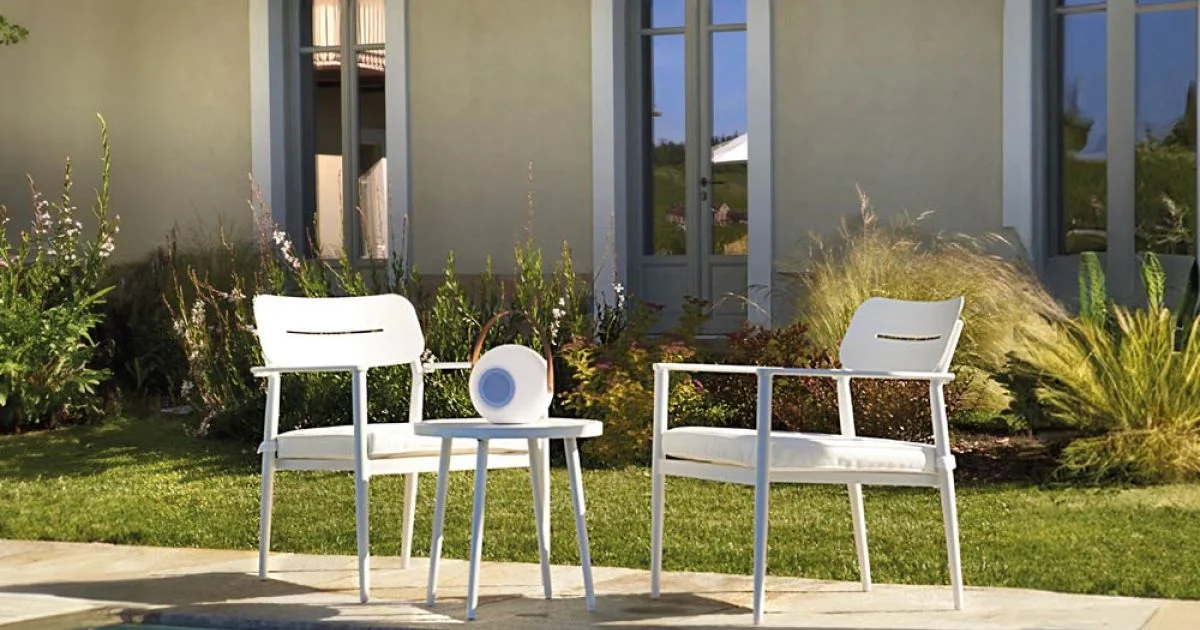 Set di 2 Poltrone con Tavolino in Alluminio di Diverse Finiture - Souvenir