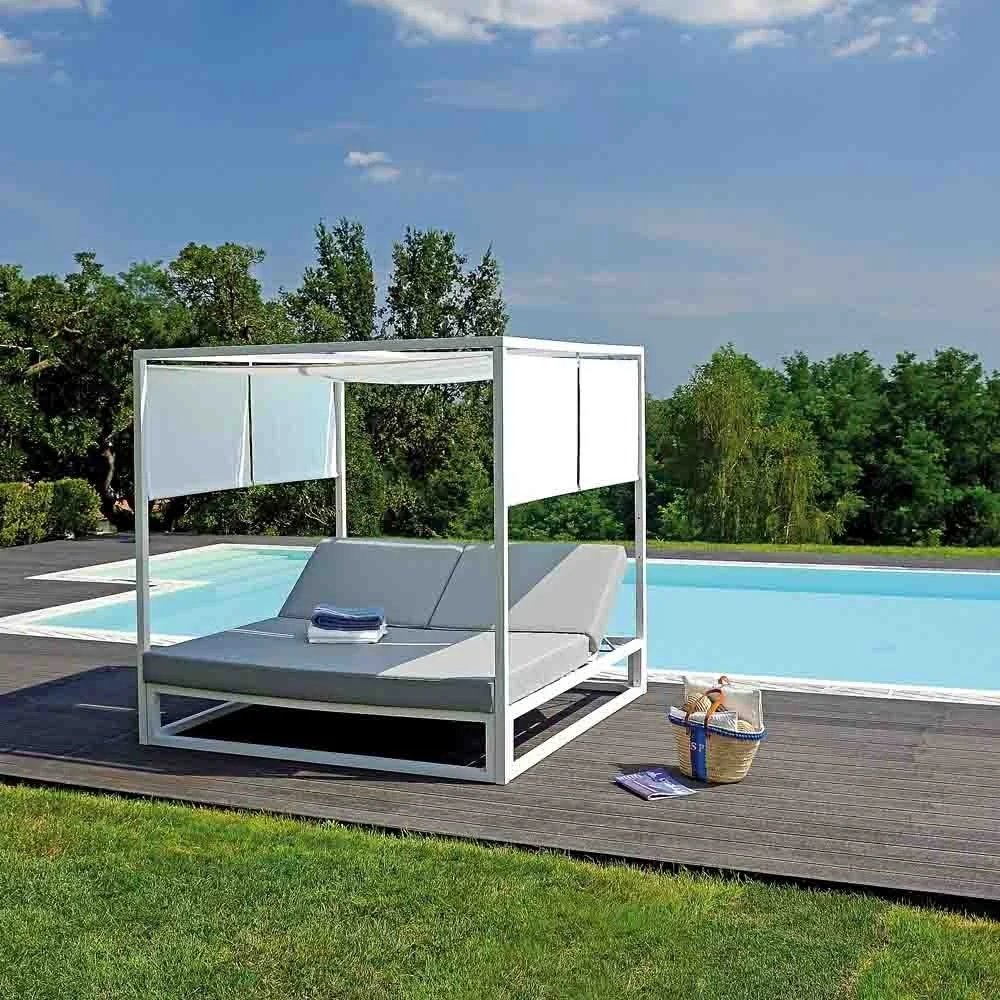 Daybed in alluminio, con schienale reclinabile e tendine parasole regolabili, in due finiture