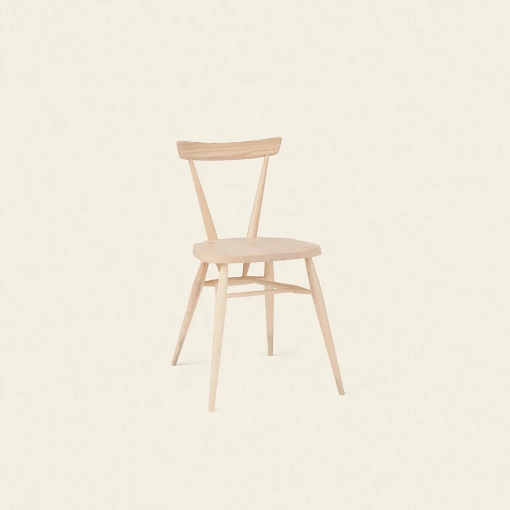 Ercol Stacking Chair sedia di design realizzata in legno massello