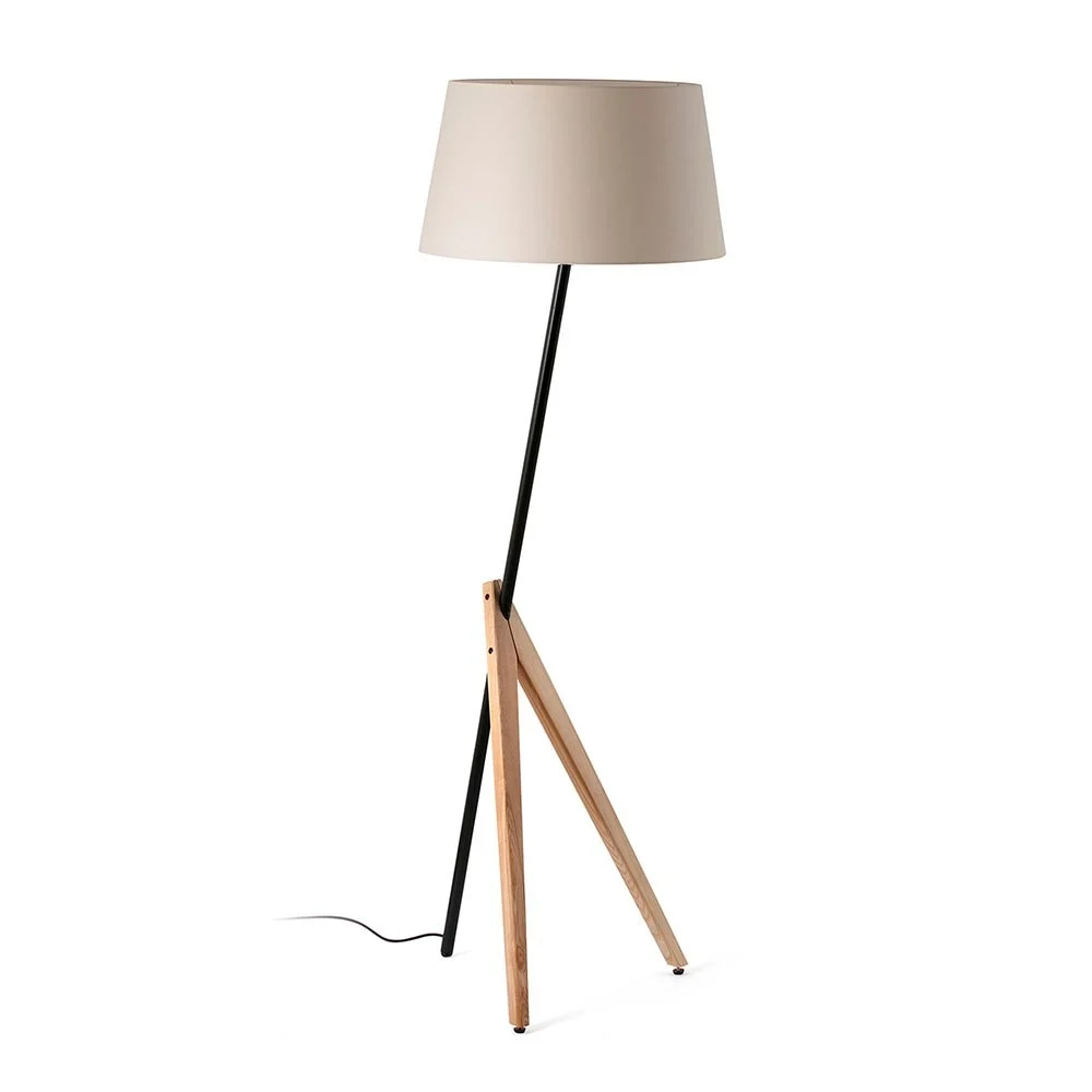 Faro Barcelona Treewood lampada da terra in frassino e acciaio con paralume in pergamena