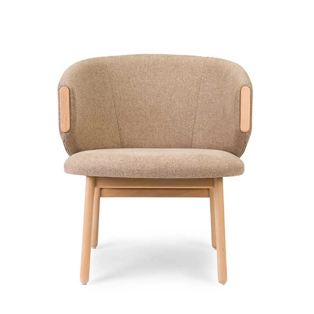 Fenabel Arco Longue poltrona imbottita con struttura in legno e rivestito in tessuto