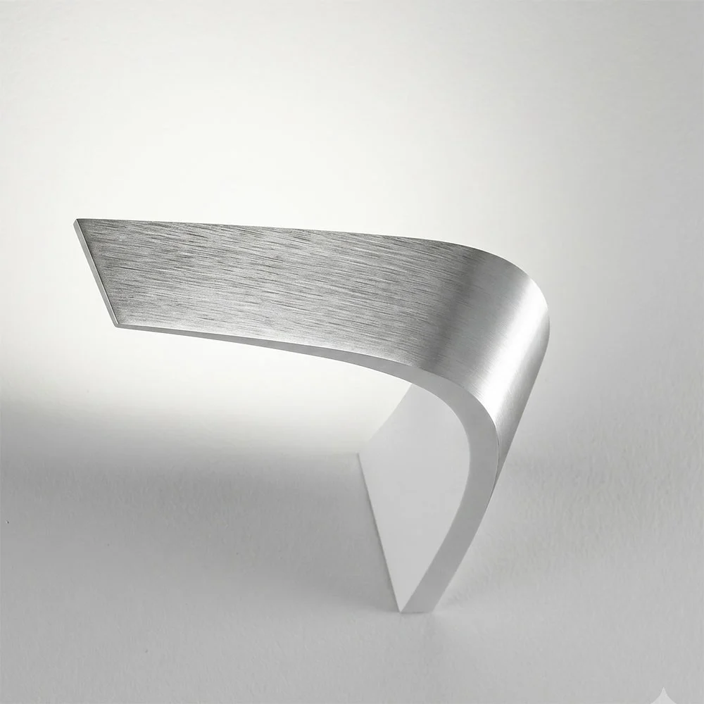 Icone Boomerang lampada a parete in alluminio pressofuso