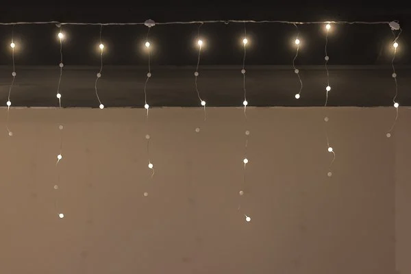 Conti Tendina Natale Palline H 70 Cm 3 Mt 100 Led Warm White