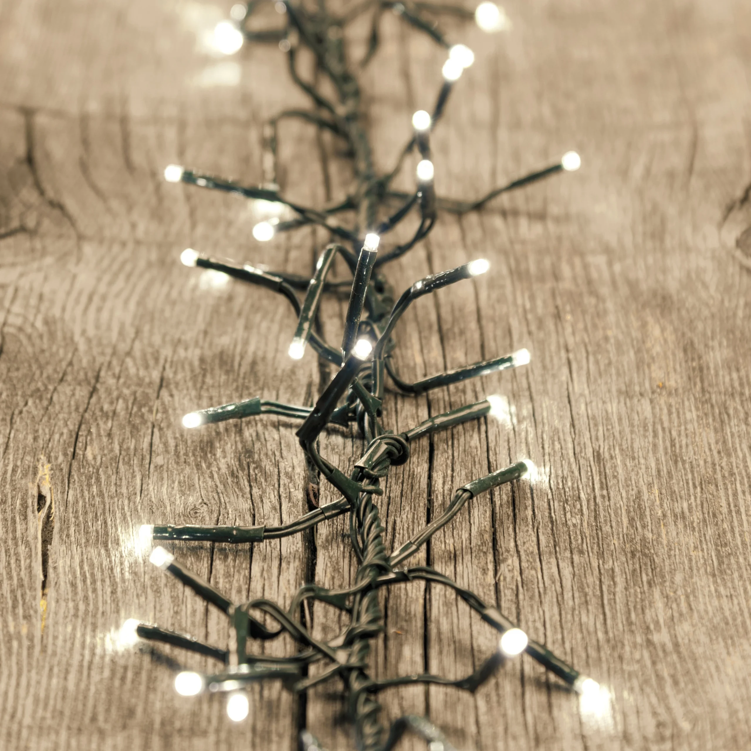 Lotti Catena Natale Festone Cluster D 12 Cm 2200 Led Bianco 22,5 Mt + 4 Mt