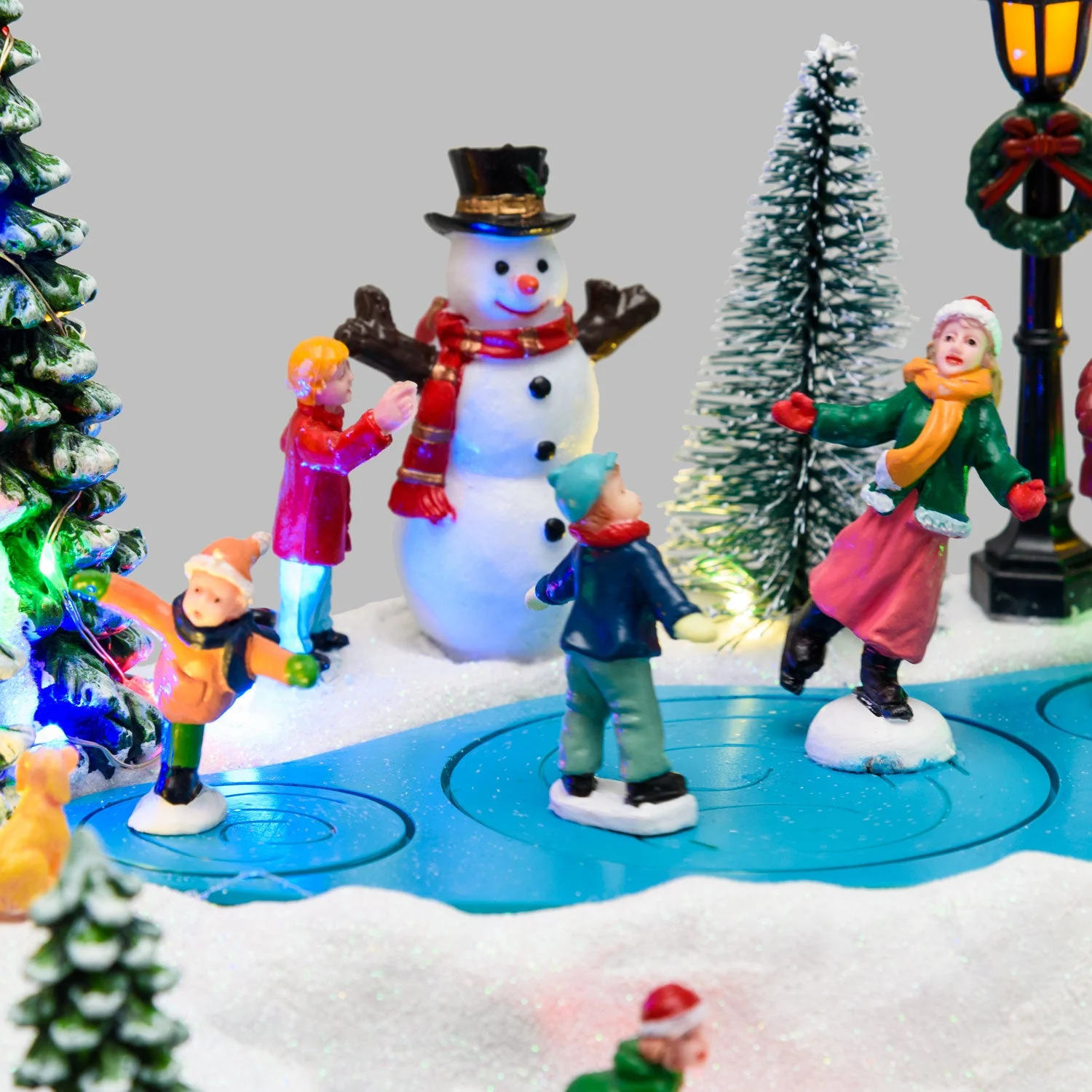Lotti Villaggio Natale Paesaggio Innevato H 15,5 Cm 25 x 17,5 Cm Led Musica Movimento Rotante