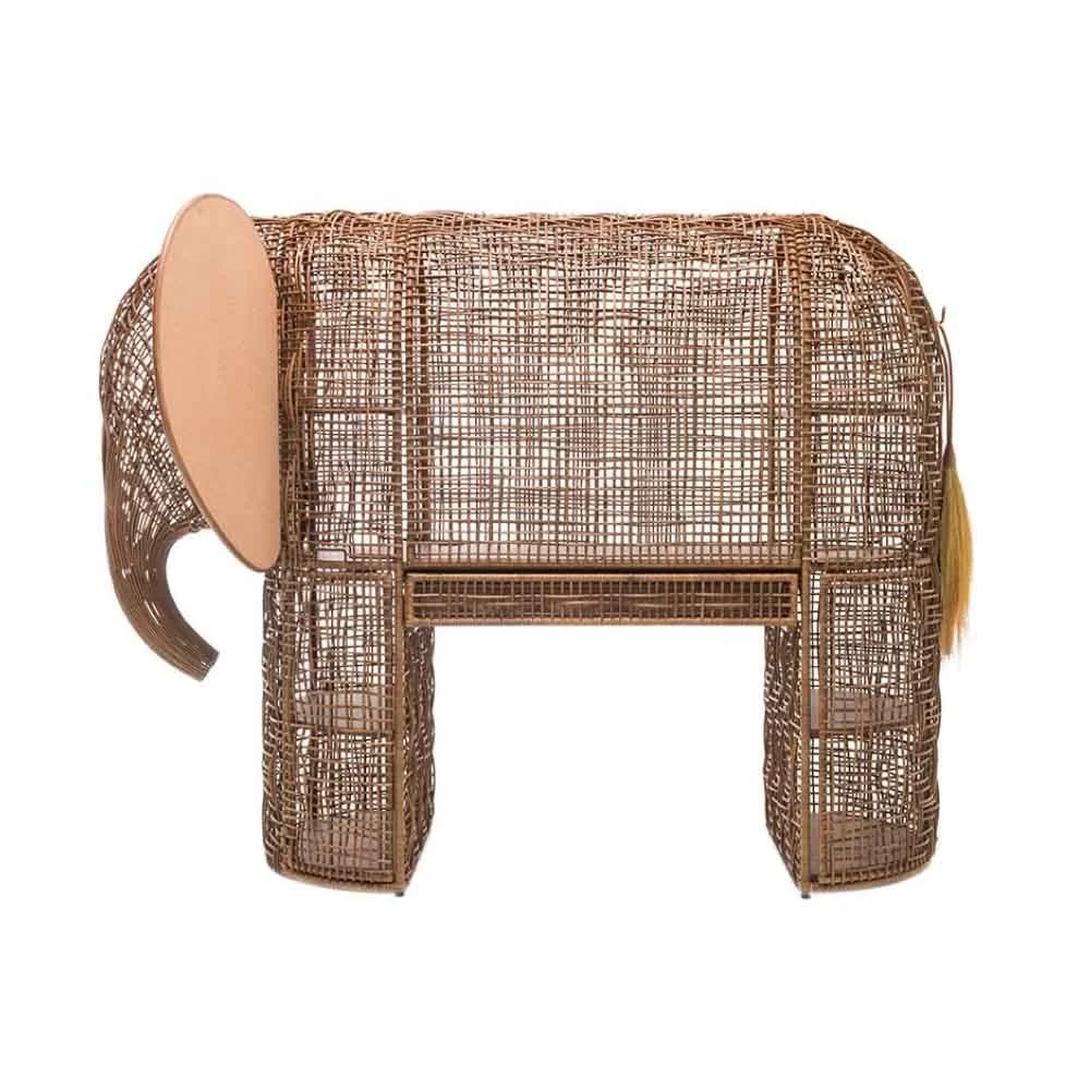 Kenneth Cobonpue credenza Babar a forma di elefante in stile etnico