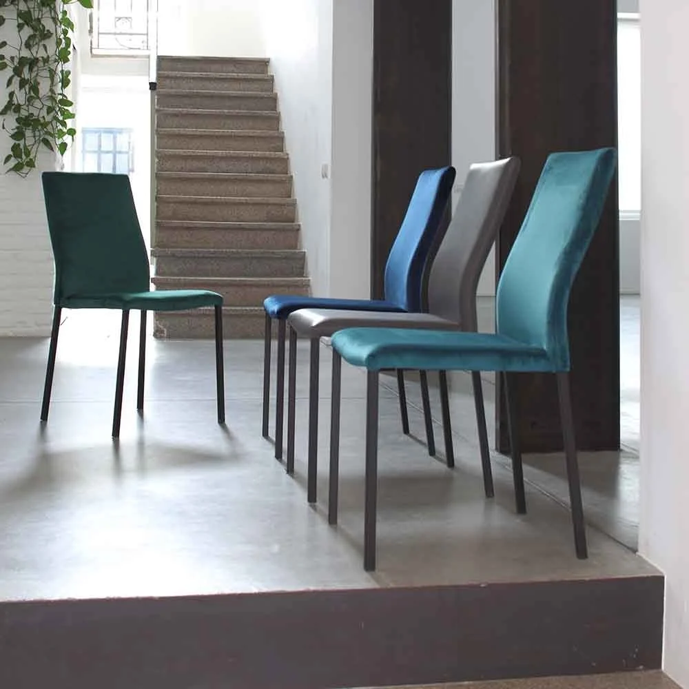 Sedia di design Hellen Plus rivestita in velluto - La Seggiola