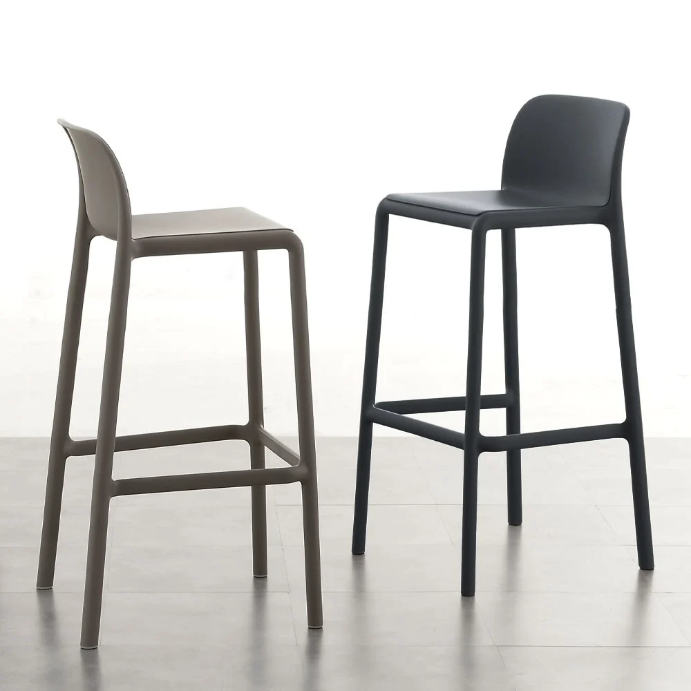 Sgabello moderno River Stool in resina – La Seggiola