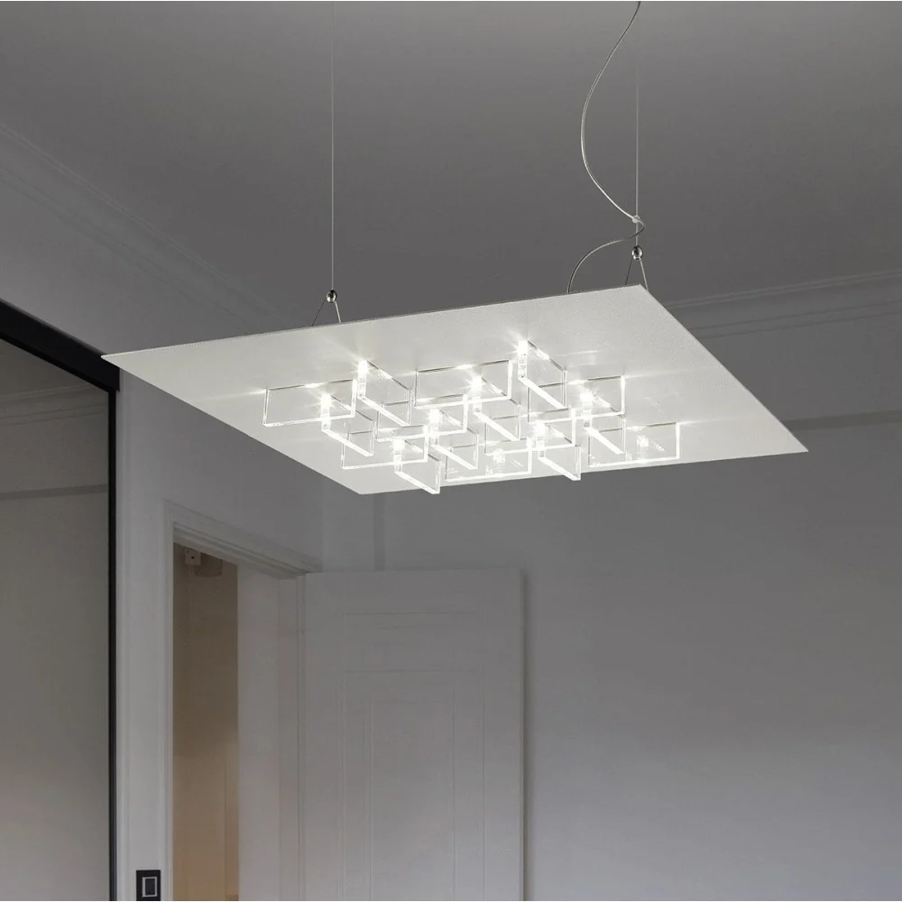Lampada a sospensione Cristalli di Braga realizzata con diffusore in metacrilato satinato