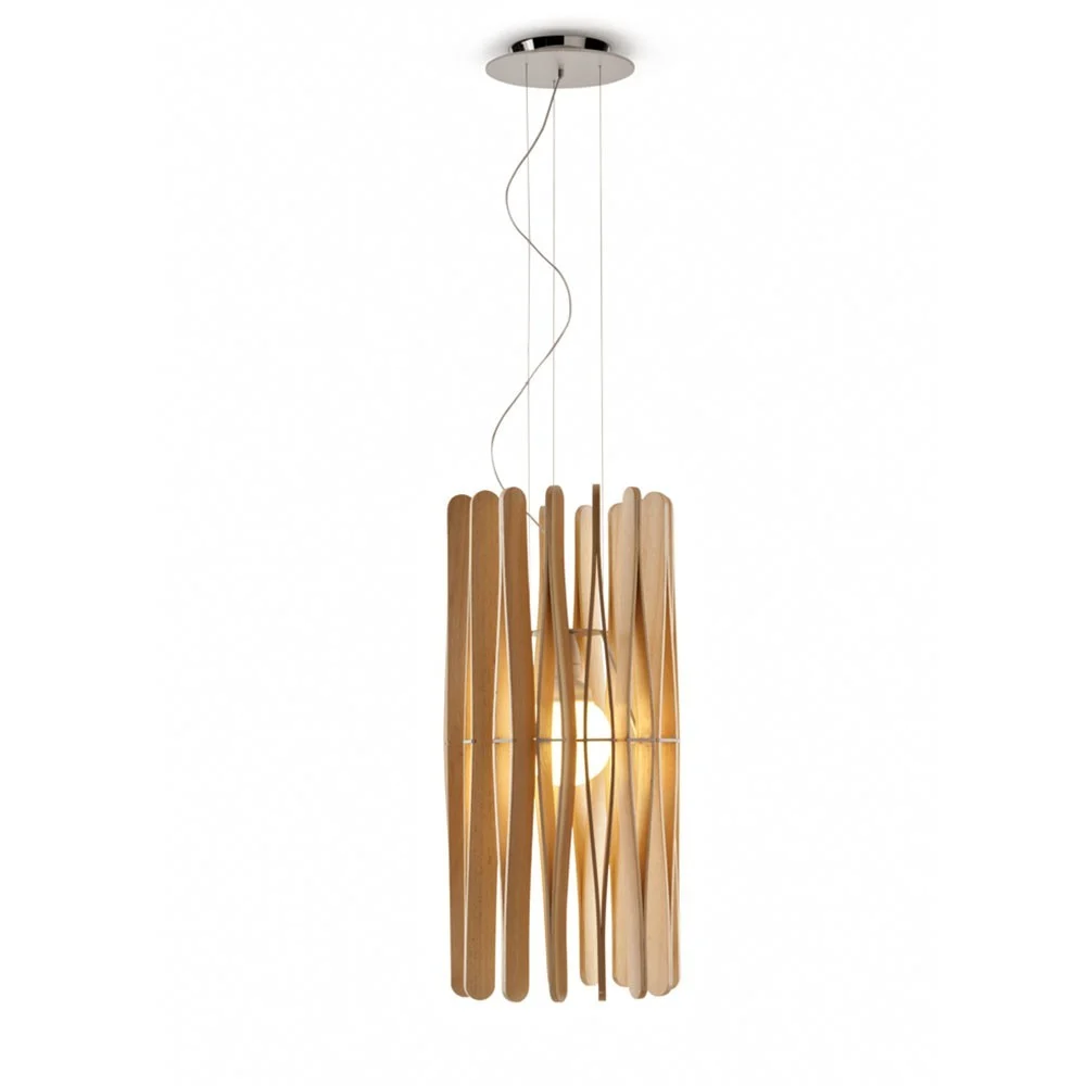 Lampada a sospensione Stick di Fabbian realizzata con paralume in legno di Ayous