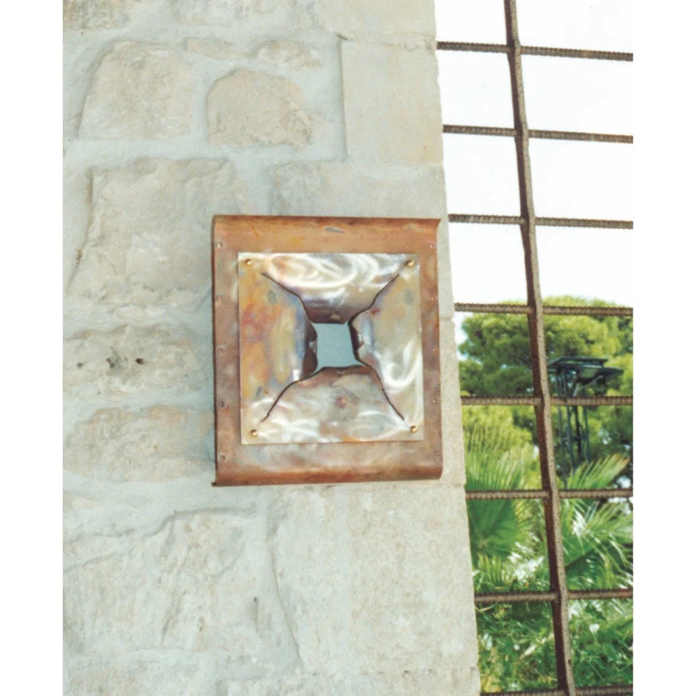 Lampada da Parete Ambra Piccolo in rame smerigliato ed invecchiato con lampada E 27