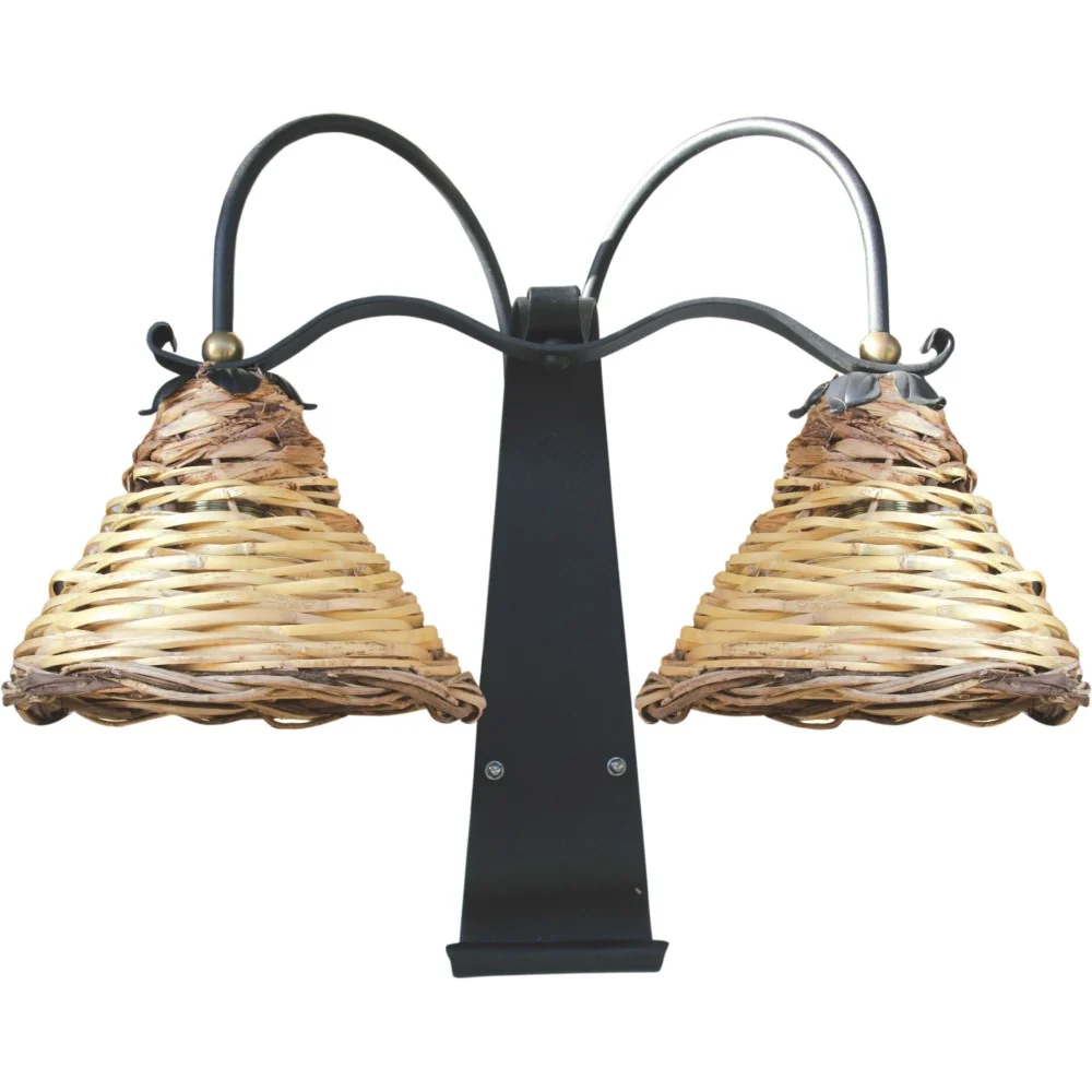 Lampada da Parete Dedalo a due luci in ferro battuto con paralume in canna intrecciata