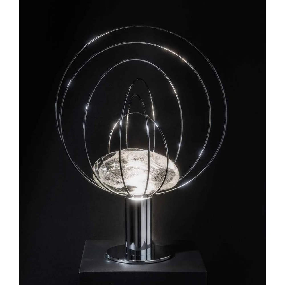 Lampada da tavolo Barnaba di Esperia realizzata con struttura in ottone in due finiture