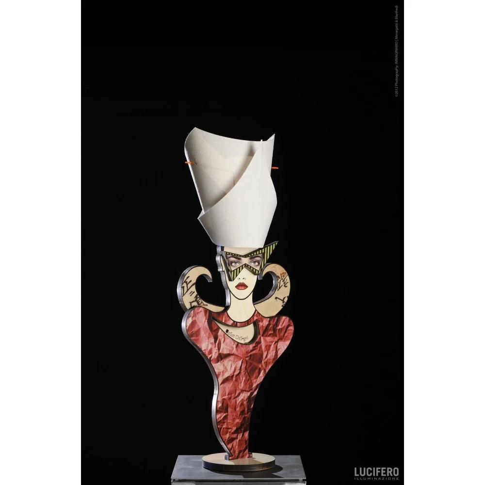 Lampada da tavolo CLEA di Lucifero Illuminazione realizzata in legno di betulla e lampada a led inclusa
