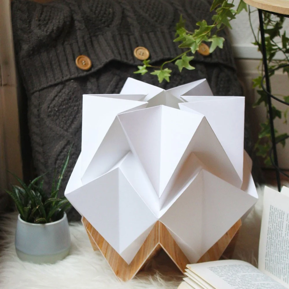 Lampada da tavolo Hikari carta bianca e legno