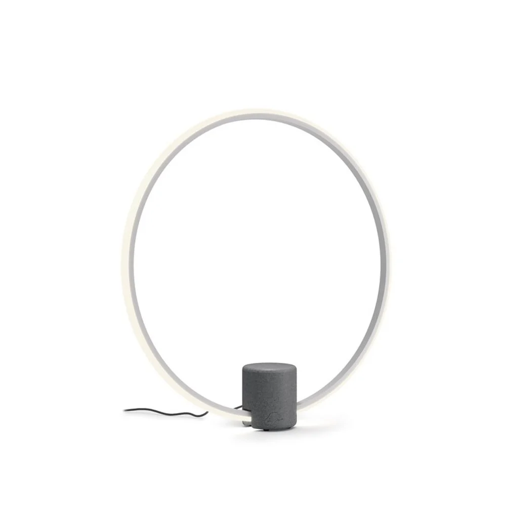 Lampada da tavolo Olympic di Fabbian con diffusore circolare design lineare e semplice