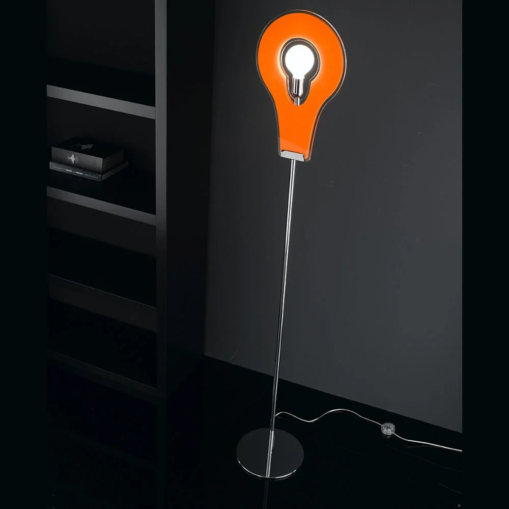 Lampada da terra Flat in metallo cromato con diffusore in PMMA disponibile in 3 colori