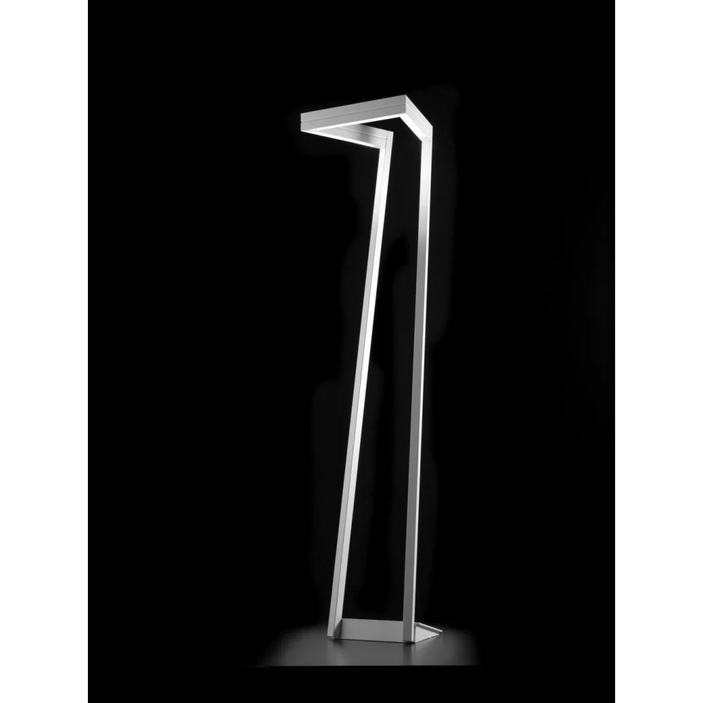 Lampada da Terra My Way in metallo verniciato bianco illuminata a led