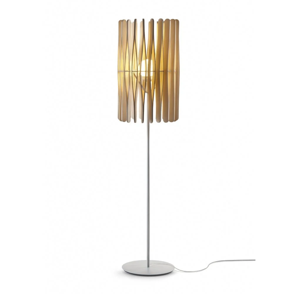 Lampada da terra Stick di Fabbian realizzata con diffusore in legno