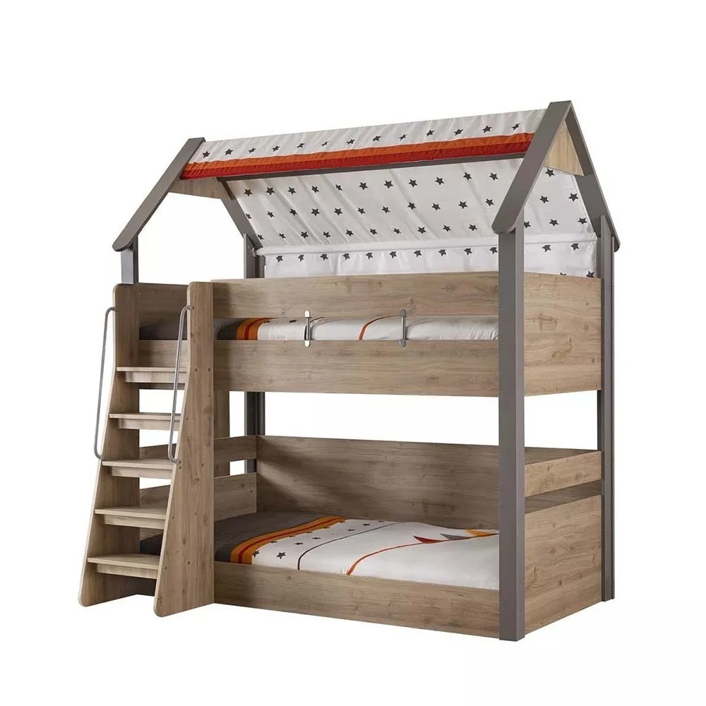Letto a castello a forma di casetta realizzato in legno