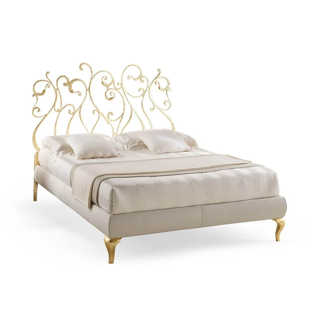 Letto Klimt di Cantori realizzato con testata in ferro forgiato a mano finitura foglia oro