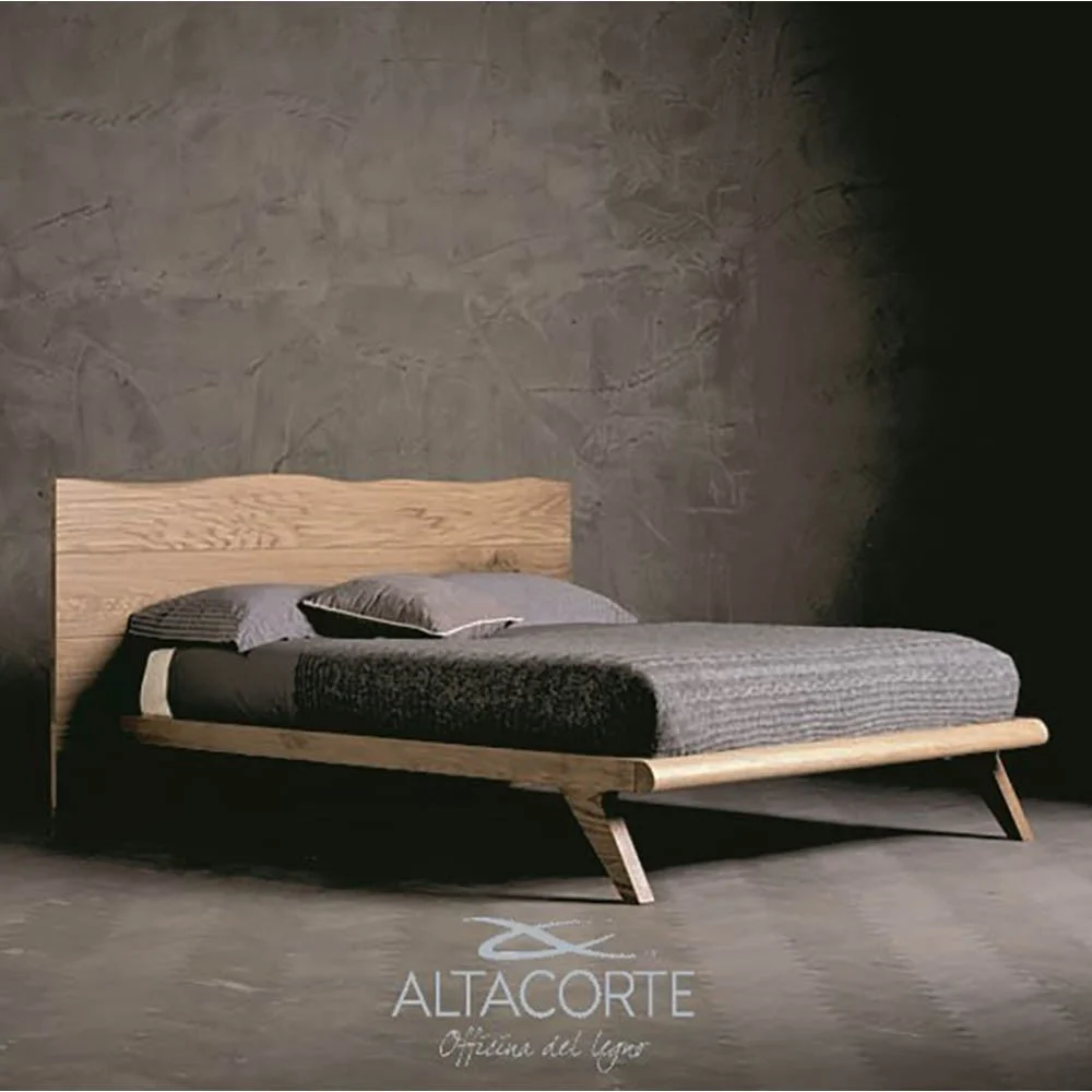 Letto matrimoniale Wood di Altacorte realizzato in legno di rovere disponibile in 3 configurazioni