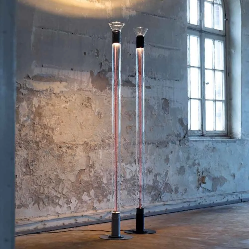Martinelli Luce Lampada da terra Dia design minimalista dalla forma slanciata