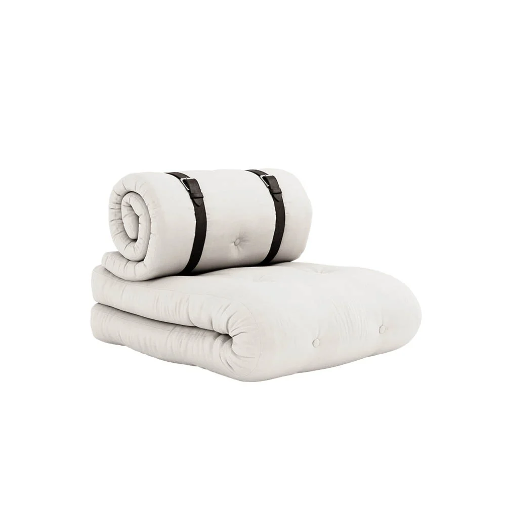 Materasso poltrona letto Buckle-up chair di Karup design con doppia funzione di poltrona o letto