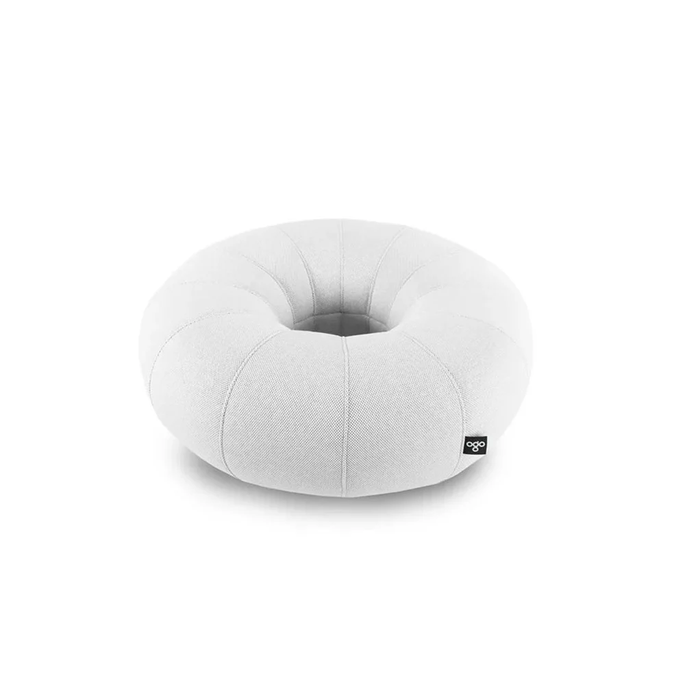 Ogo Don Out pouf galleggiante a forma di ciambella disponibile in varie finiture